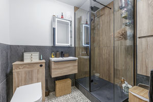 Photo 15- click for photo gallery